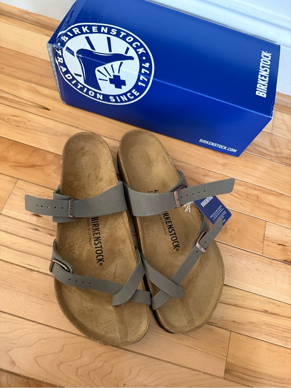 New In Box Birkenstock Mayari Stone Brown EU 42 Men’s 9 Womens 11 Sandals